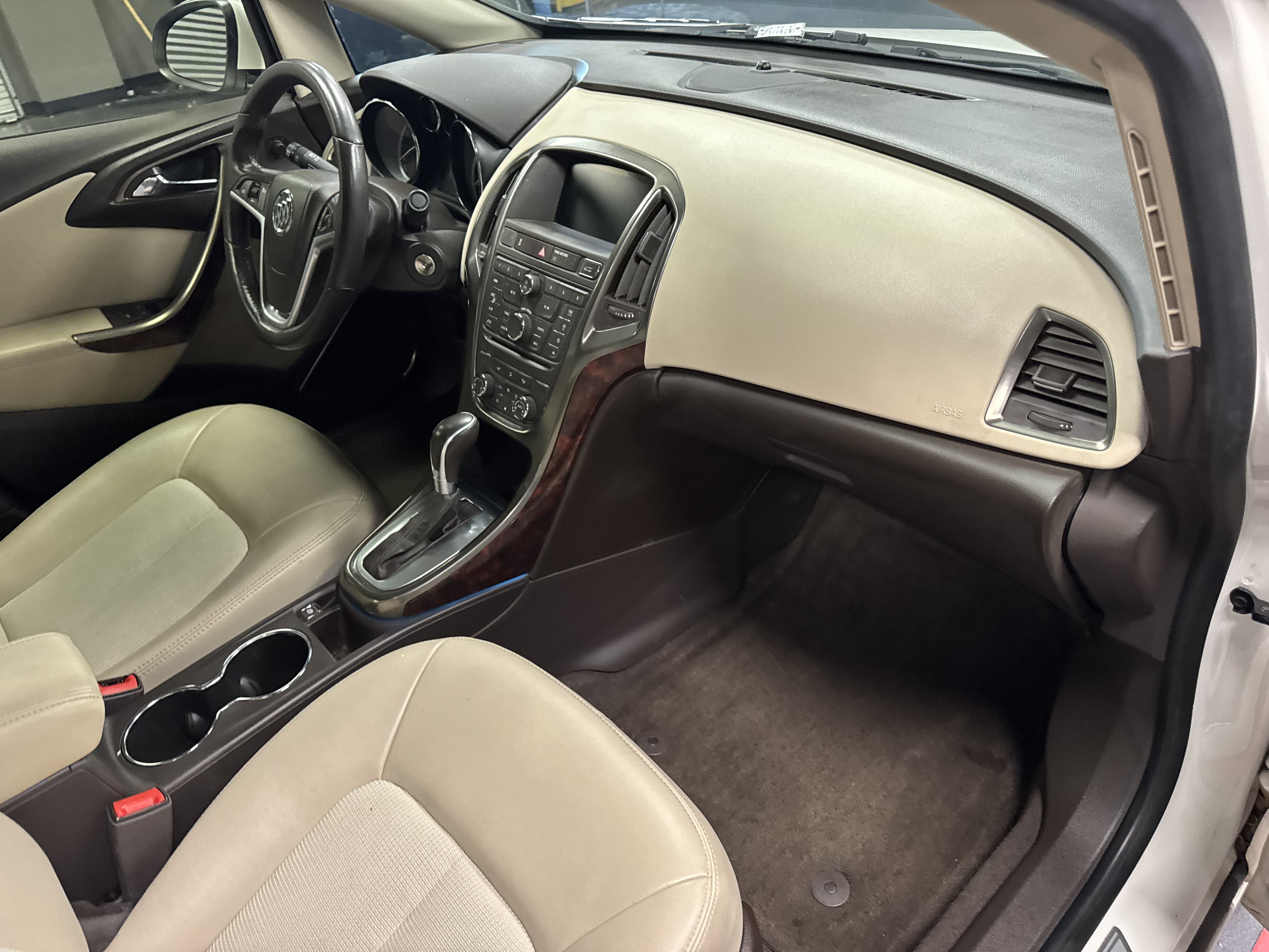 Used 2013 Buick Verano FWD image 12