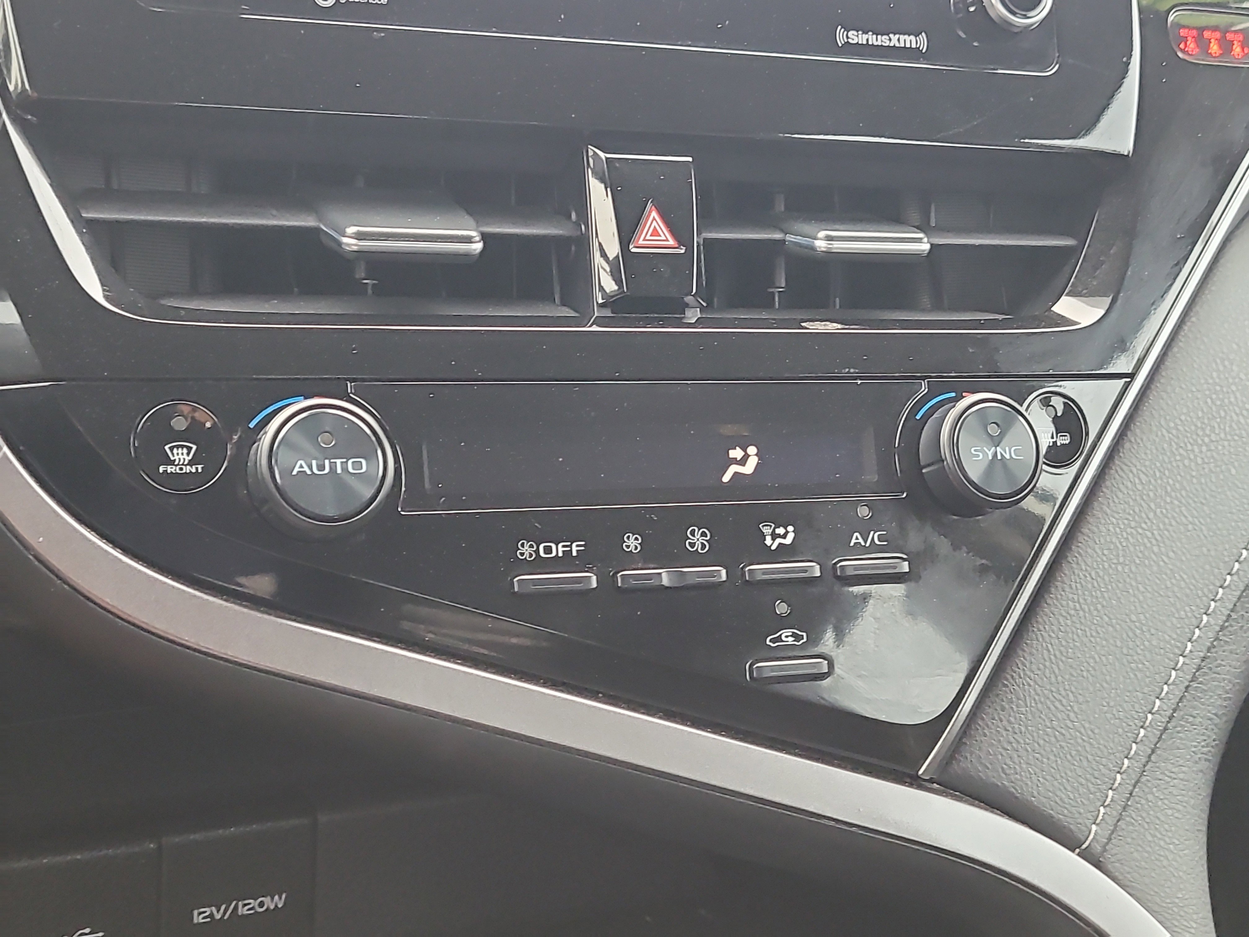 Used 2024 Toyota Camry SE image 23