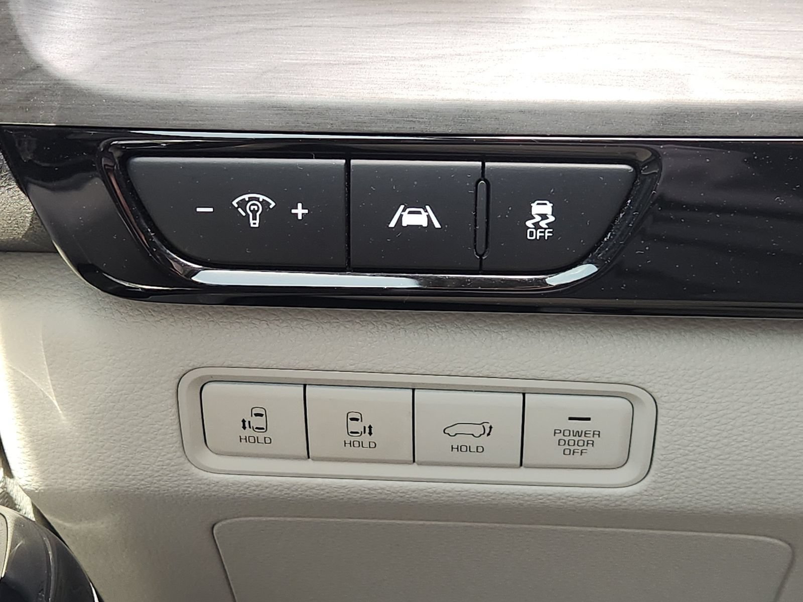 Used 2024 Kia Carnival SX FWD image 24