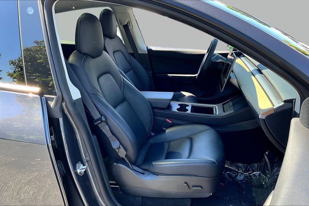 Used 2022 Tesla Model Y Long Range image 28