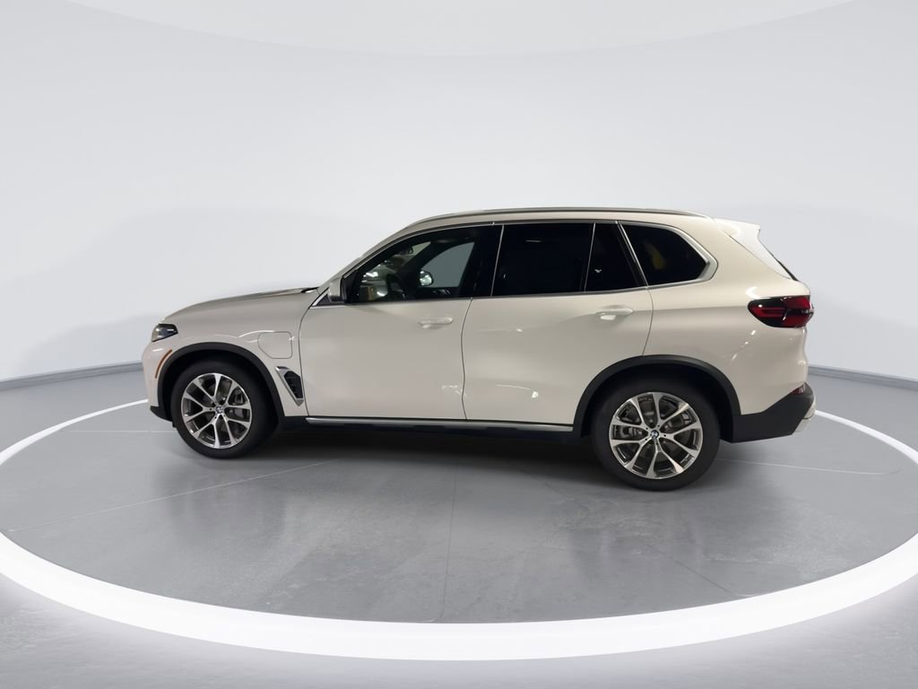 New 2026 BMW X5 xDrive50e image 5