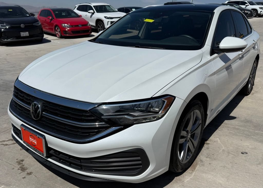 Used 2024 Volkswagen Jetta SE FWD image 3