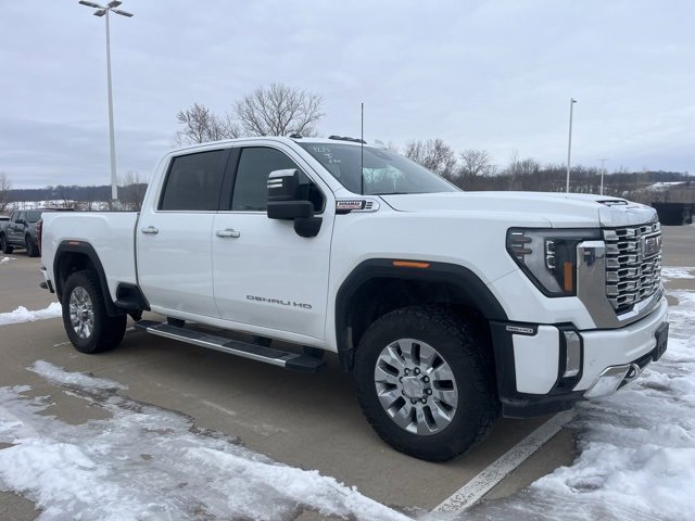 Used 2024 GMC Sierra 3500 Denali image 1