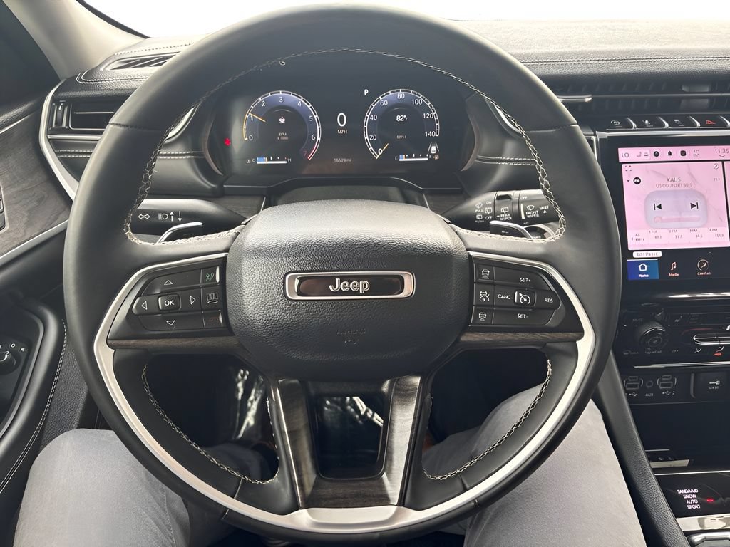Used 2023 Jeep Grand Cherokee Limited AWD/4WD image 17