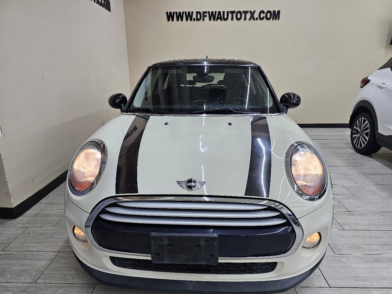 Used 2016 MINI Cooper 2-Door Hardtop image 3