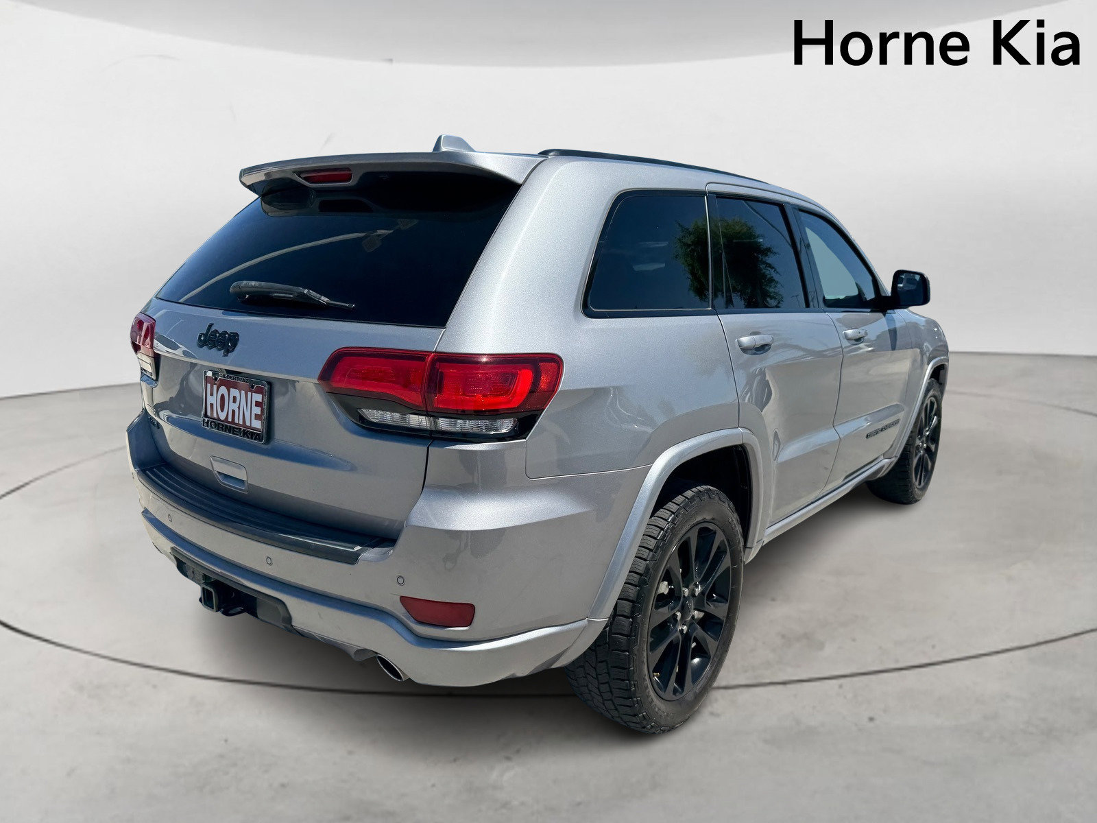 Used 2019 Jeep Grand Cherokee Altitude AWD/4WD image 4