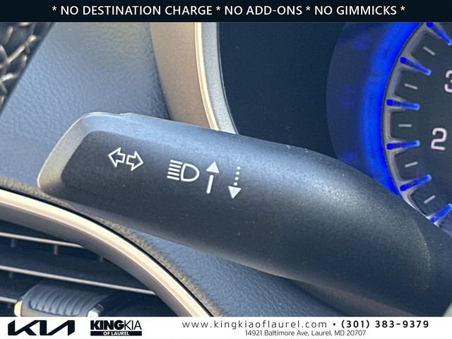 Used 2023 Chrysler Voyager LX FWD image 12