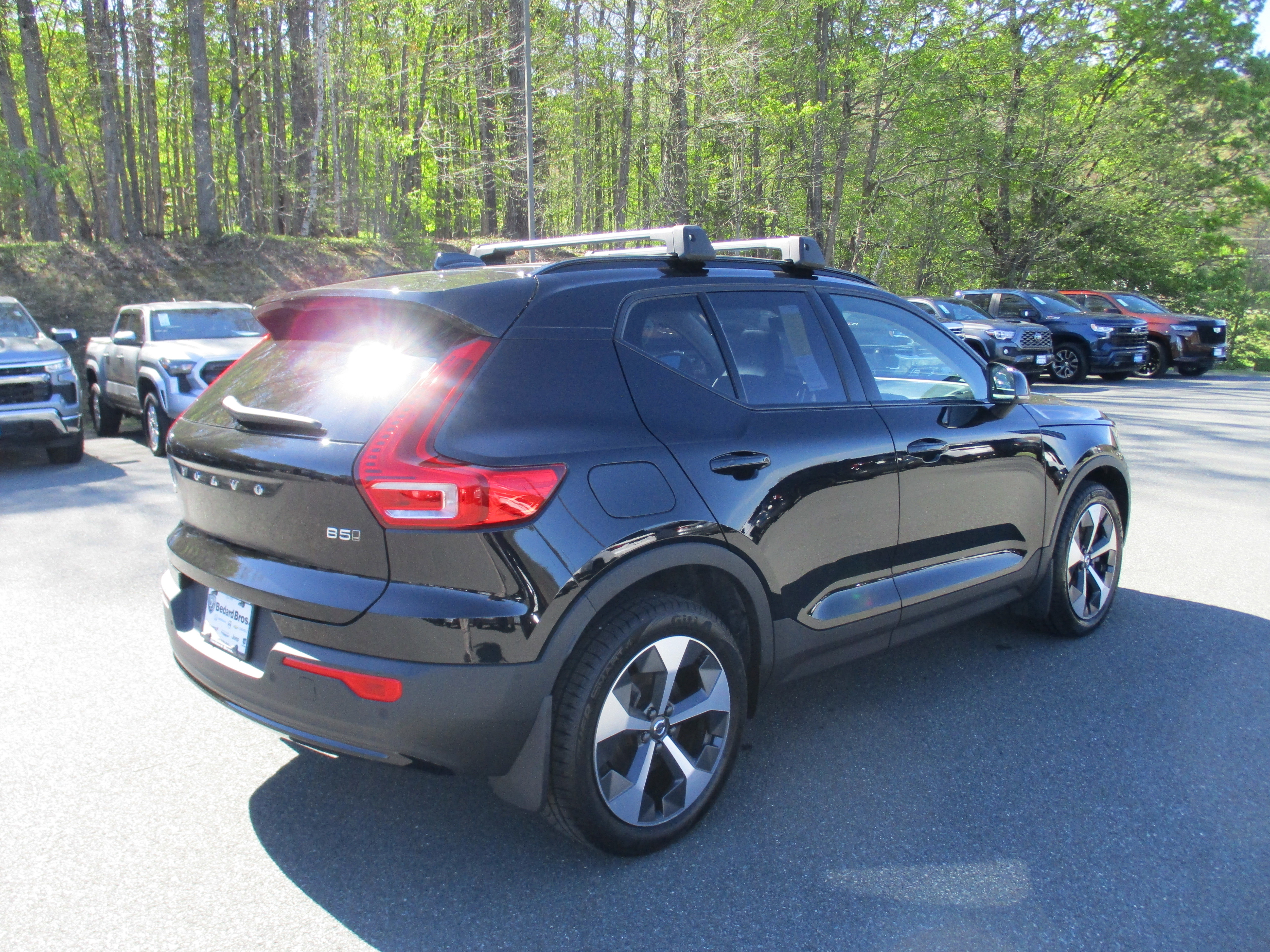 Certified 2023 Volvo XC40 B5 Plus w/ Driver Assist Package AWD/4WD image 5