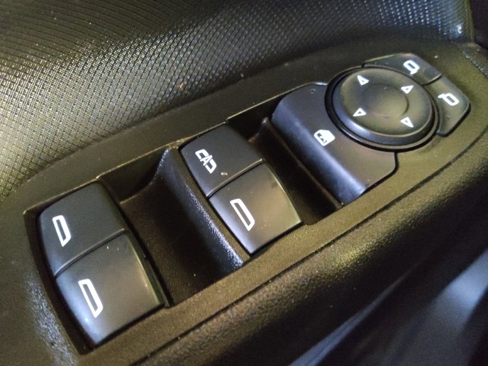 Used 2023 Chevrolet Equinox RS w/ RS Leather Package FWD image 27