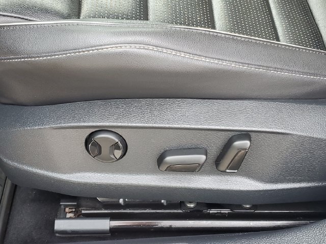 Used 2019 Volkswagen Golf R 4-Door AWD/4WD image 6