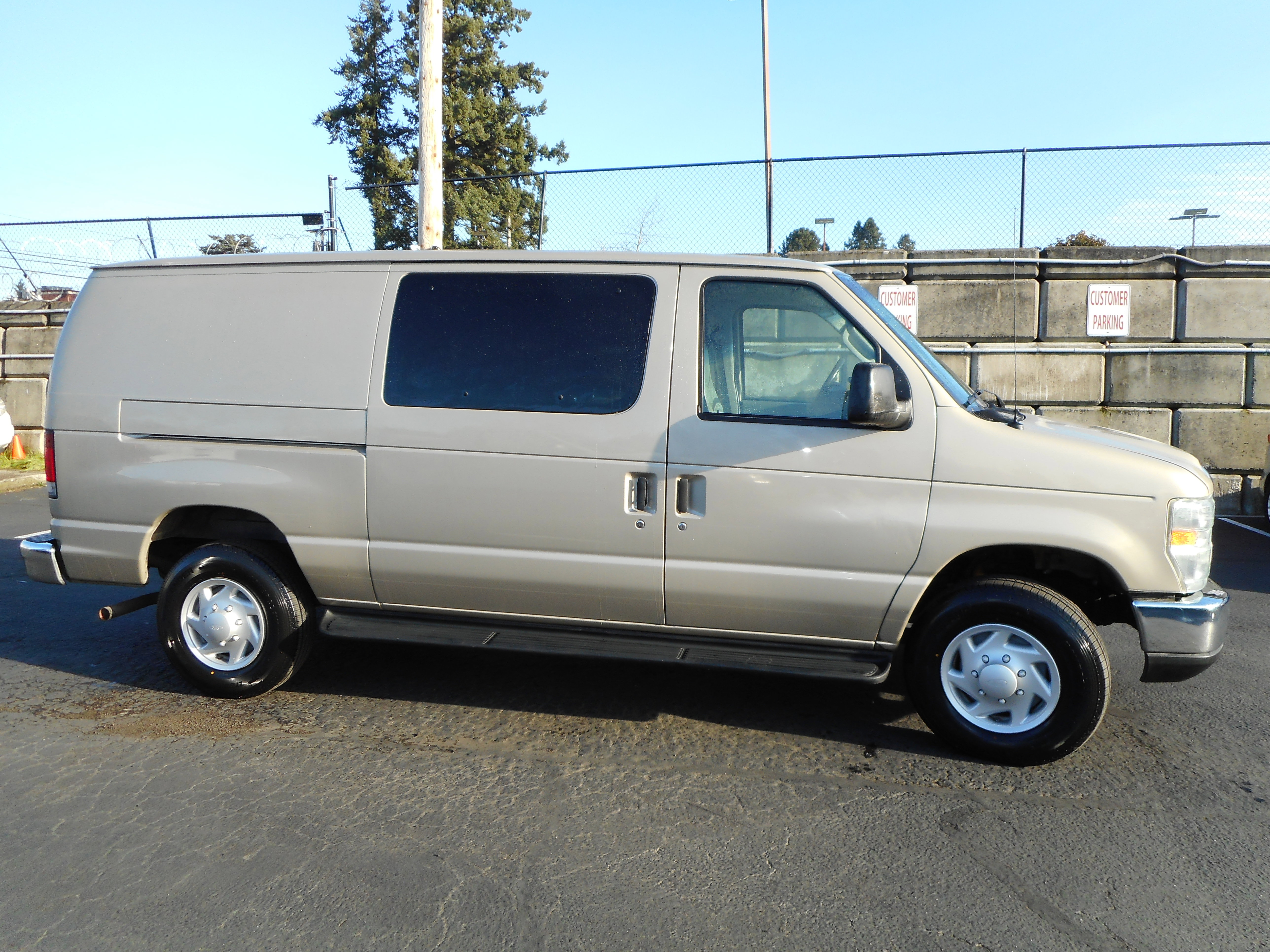 Used 2008 Ford E-250 and Econoline 250 RWD image 6