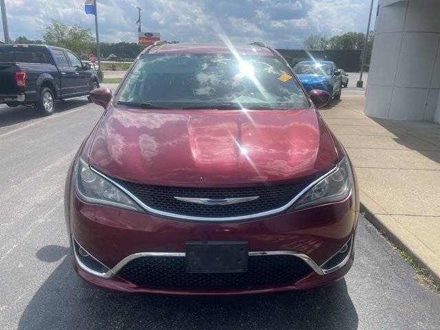 Used 2018 Chrysler Pacifica Touring-L image 2