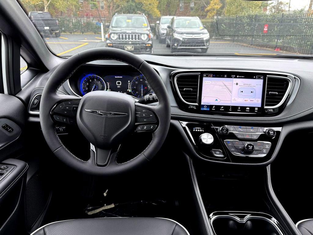 New 2026 Chrysler Pacifica Limited w/ Uconnect Theater Family Group image 18