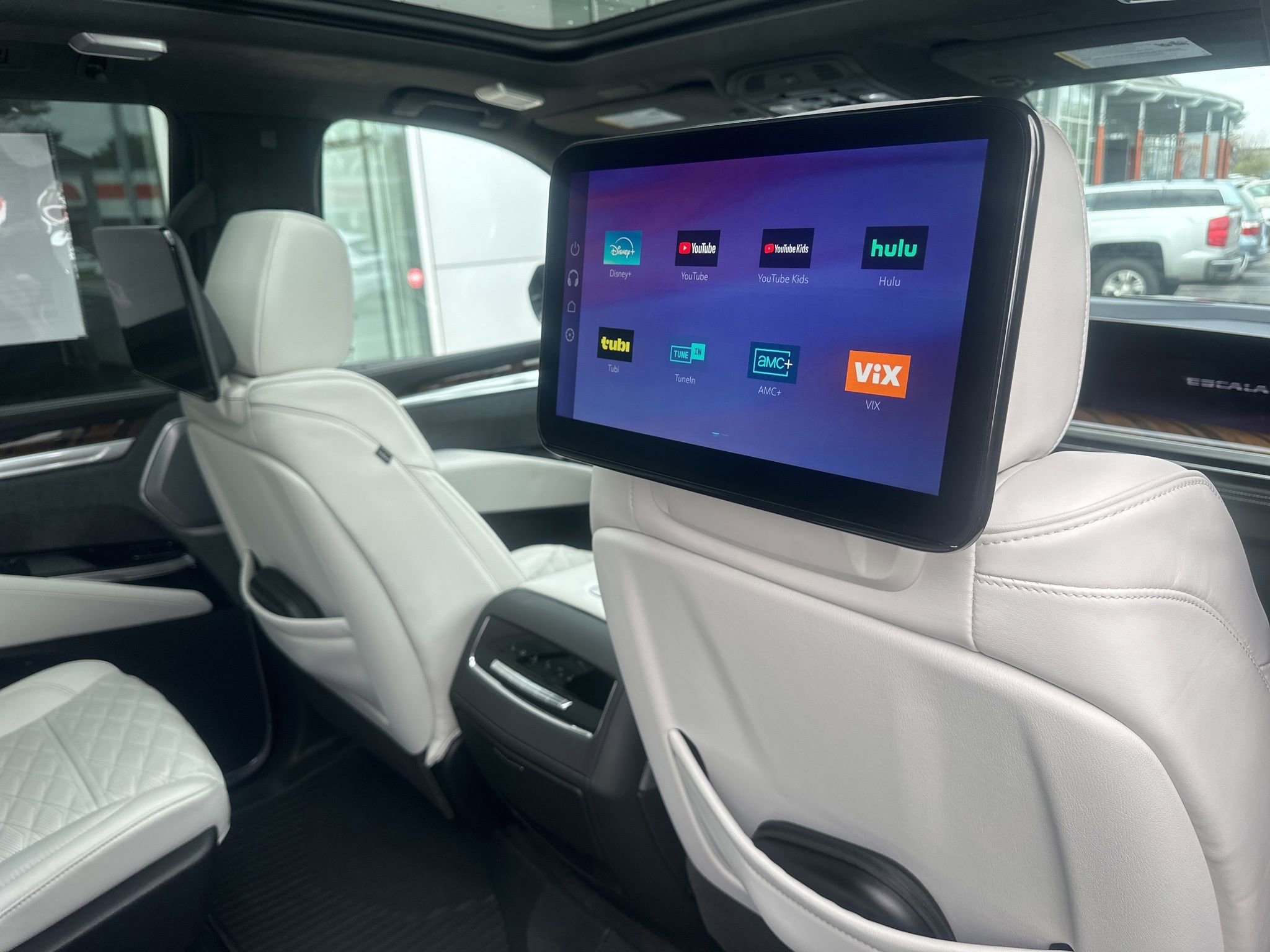 Used 2026 Cadillac Escalade Platinum Sport w/ LPO, ONYX Package image 34