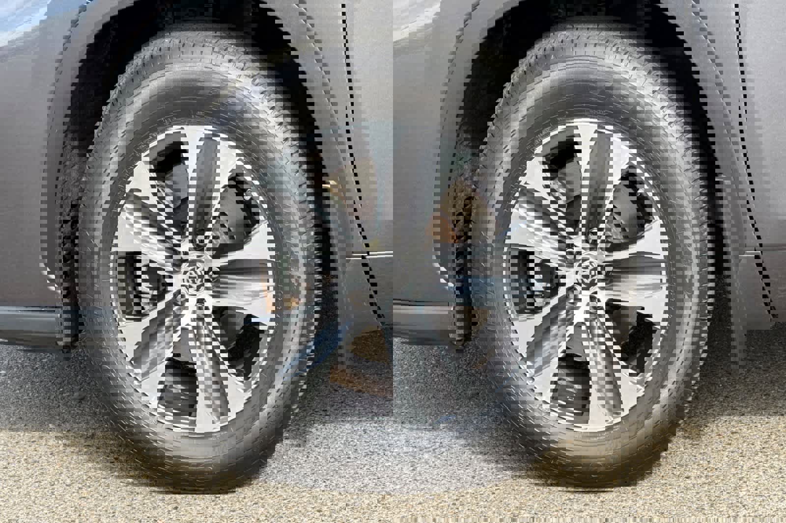 Used 2021 Toyota Highlander XLE image 32