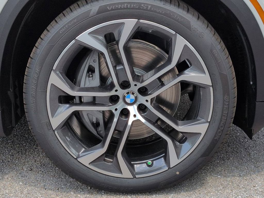 New 2026 BMW X5 xDrive50e w/ Executive Package image 11