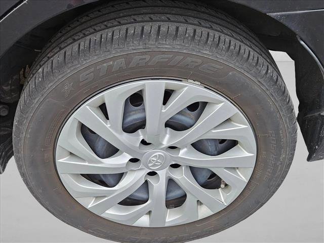 Used 2018 Toyota Corolla LE FWD image 5