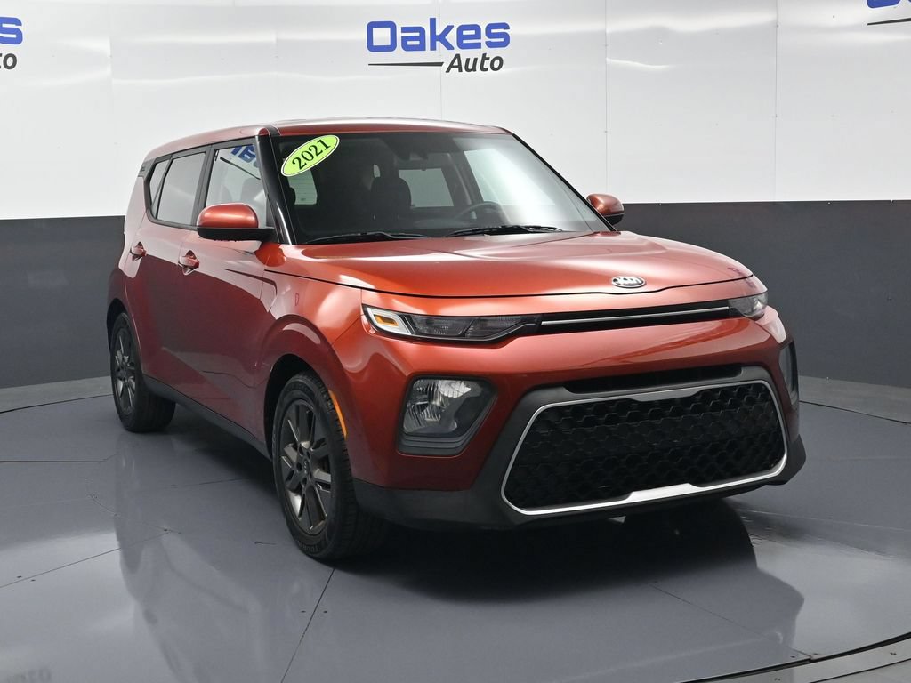 Certified 2021 Kia Soul S FWD image 2