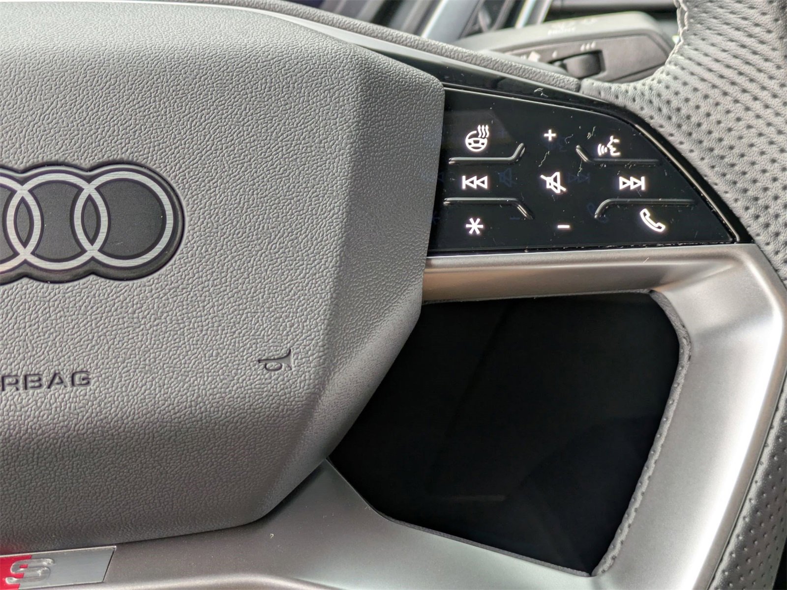 Used 2025 Audi Q4 e-tron Premium Plus w/ Premium Plus image 11