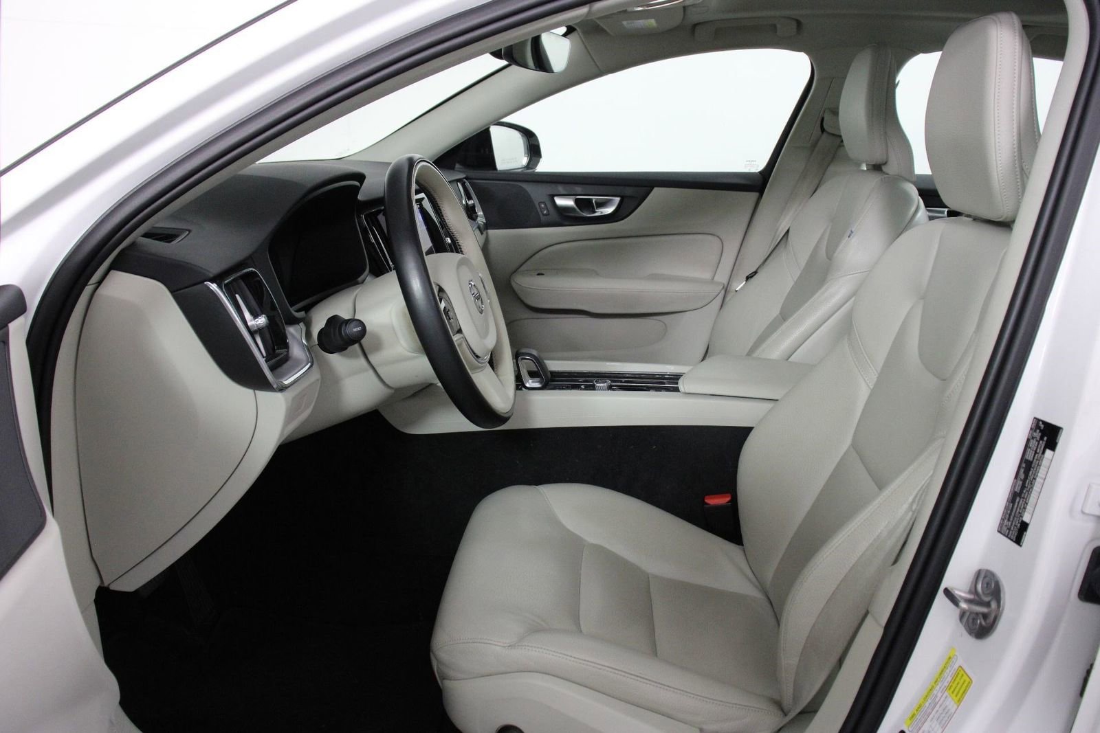 Certified 2025 Volvo S60 B5 Core image 31