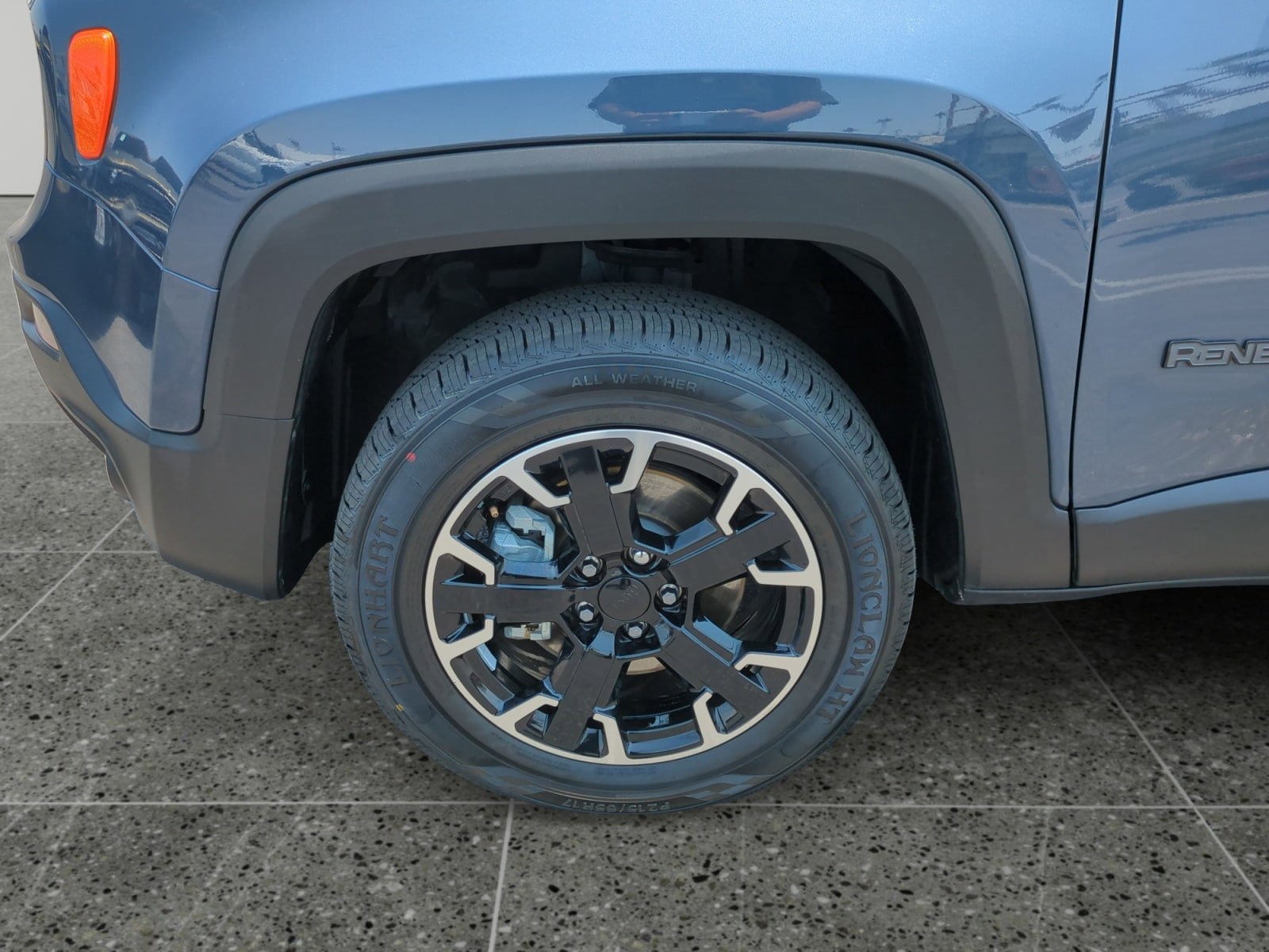 Used 2023 Jeep Renegade Latitude AWD/4WD image 14