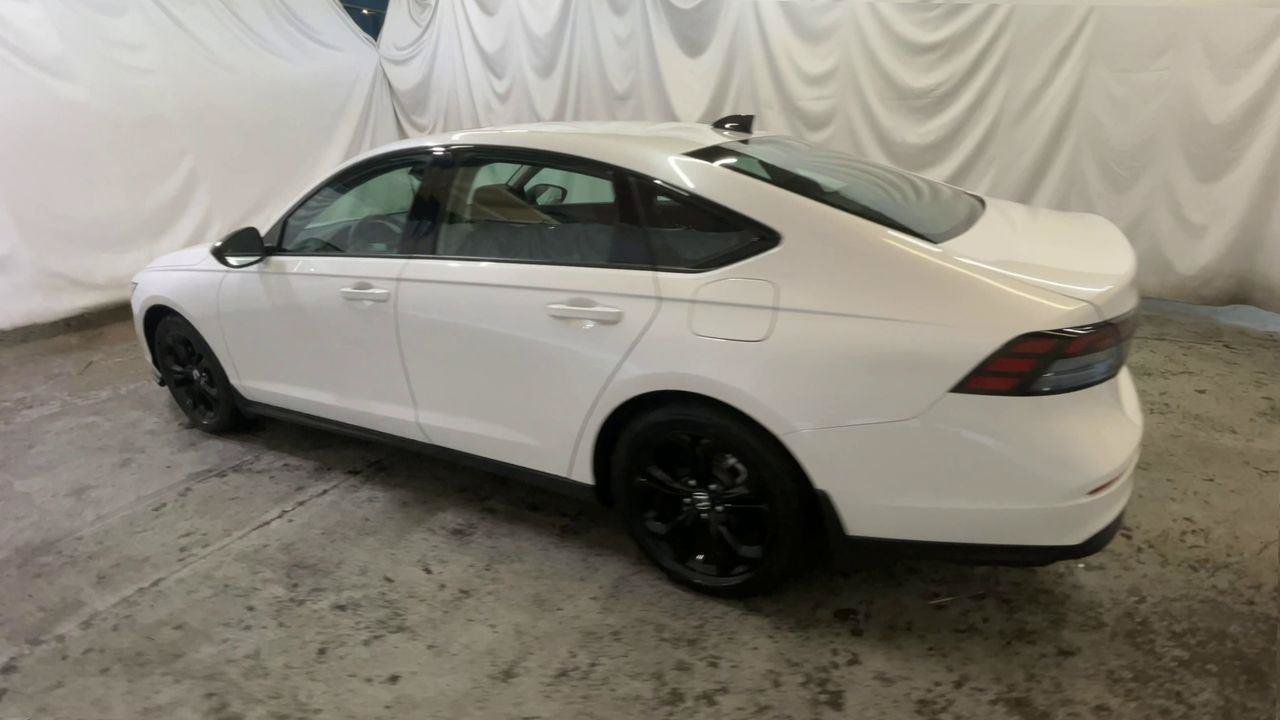 Certified 2025 Honda Accord SE image 6