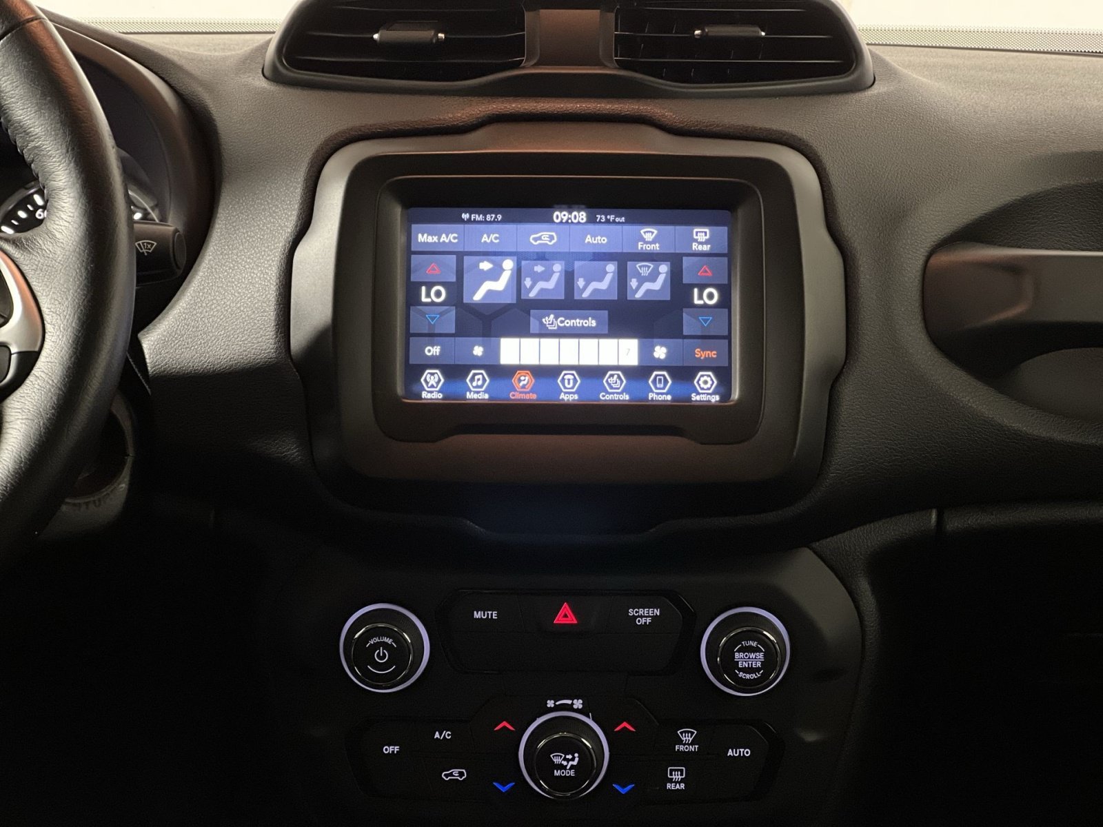 Used 2020 Jeep Renegade Latitude AWD/4WD image 20