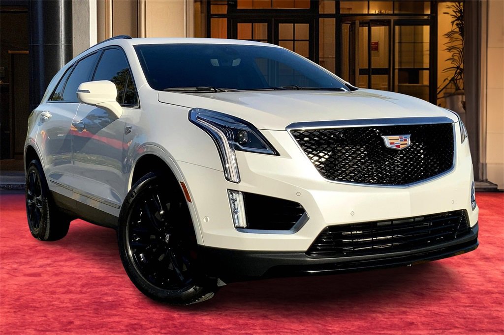 Certified 2023 Cadillac XT5 Sportv w/ Technology Package image 2