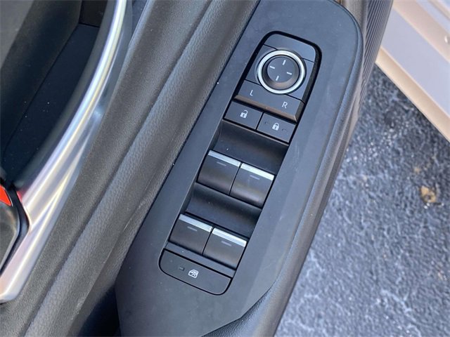 Used 2025 Toyota Prius Plug-In Hybrid image 16