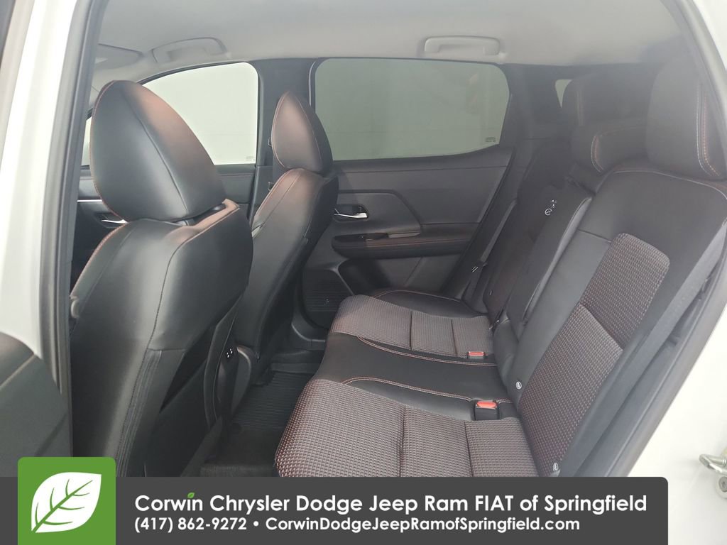 Used 2025 Nissan Kicks SR w/ Illumination Package image 28