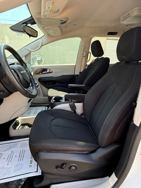 Used 2018 Chrysler Pacifica Touring Plus w/ Tire & Wheel Group FWD image 9