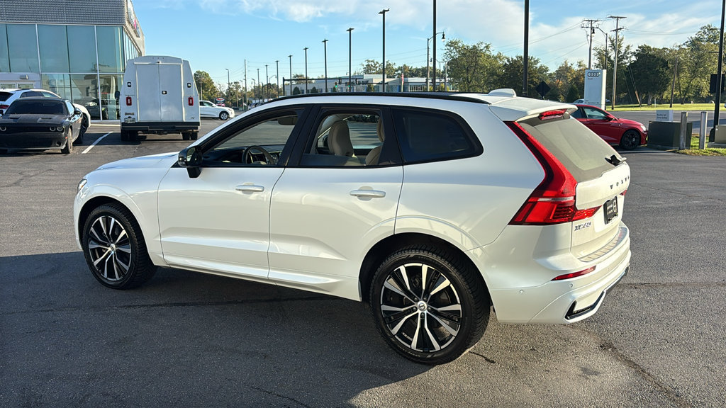 Certified 2024 Volvo XC60 B5 Plus w/ Protection Package Premier AWD/4WD image 4