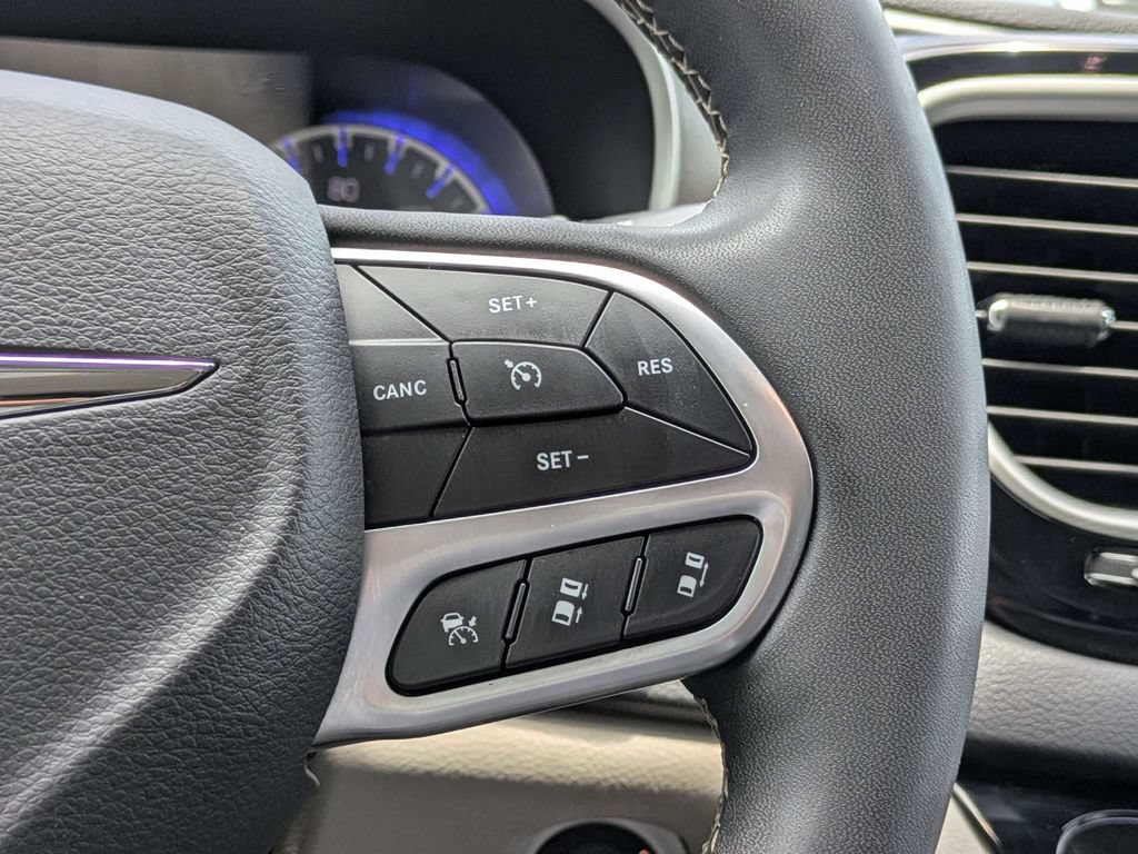 Used 2024 Chrysler Pacifica Touring-L FWD image 27