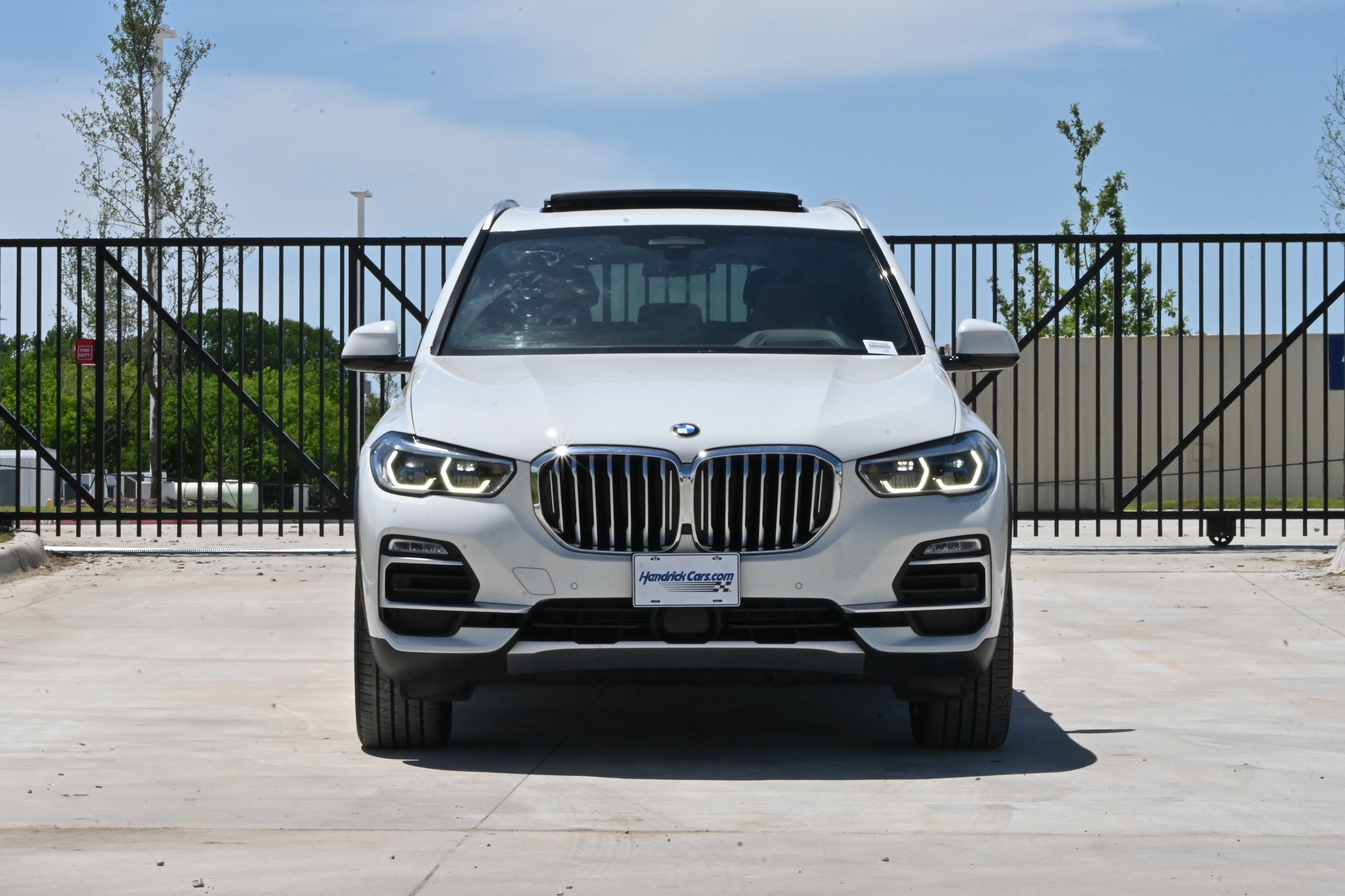 Used 2019 BMW X5 xDrive40i w/ Executive Package AWD/4WD image 3