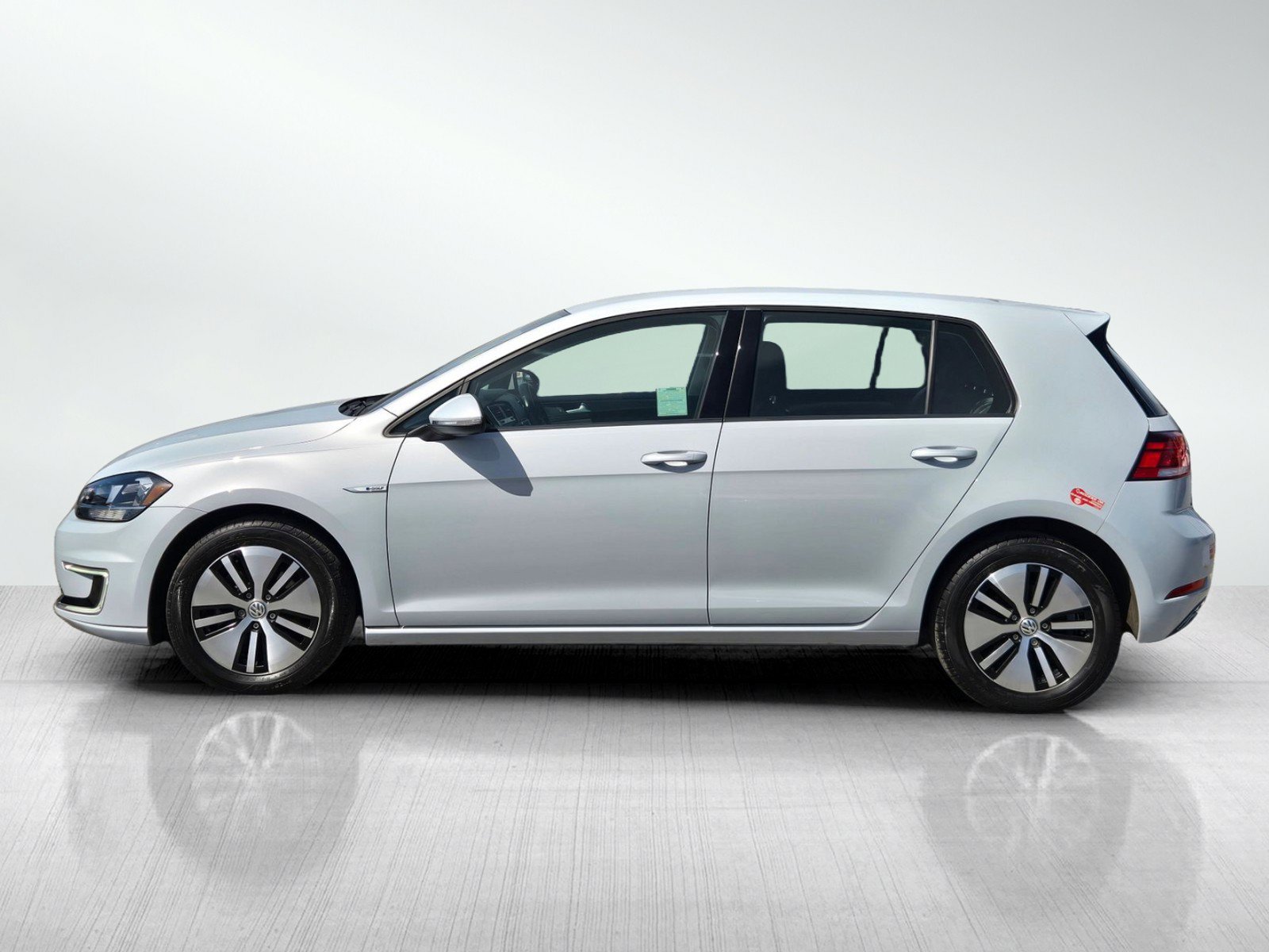 Used 2017 Volkswagen e-Golf SE FWD image 7