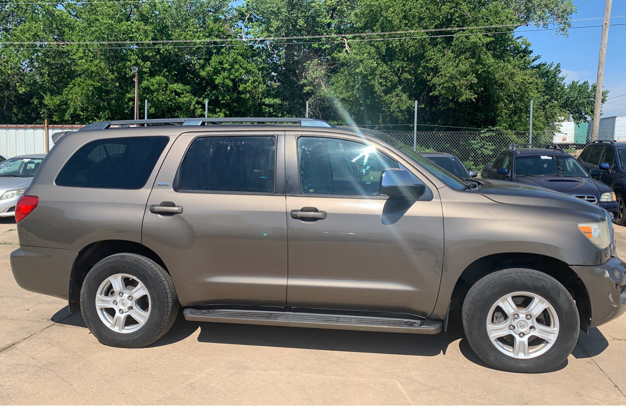 Used 2010 Toyota Sequoia SR5 image 4