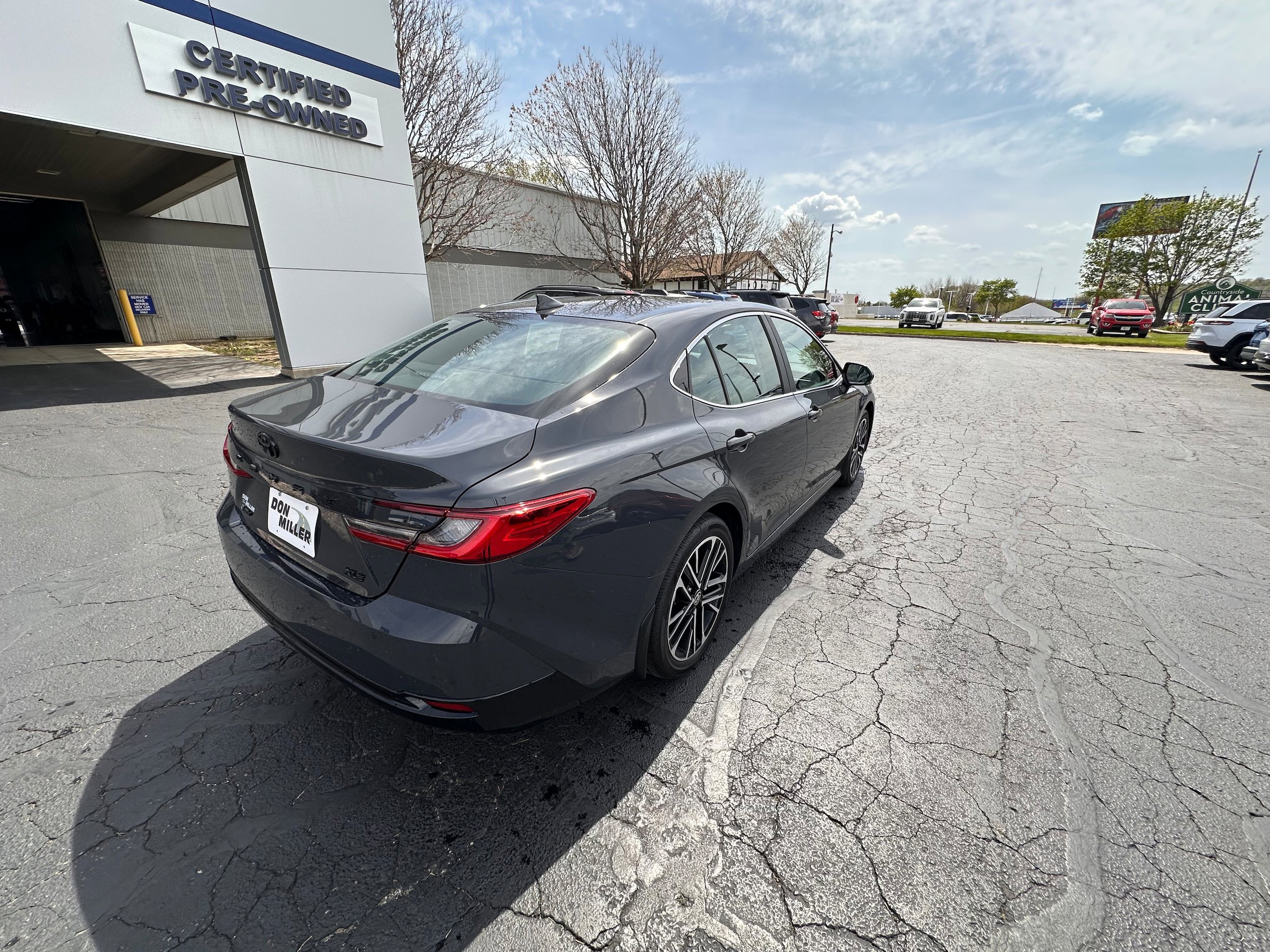 Used 2026 Toyota Camry XLE FWD image 3