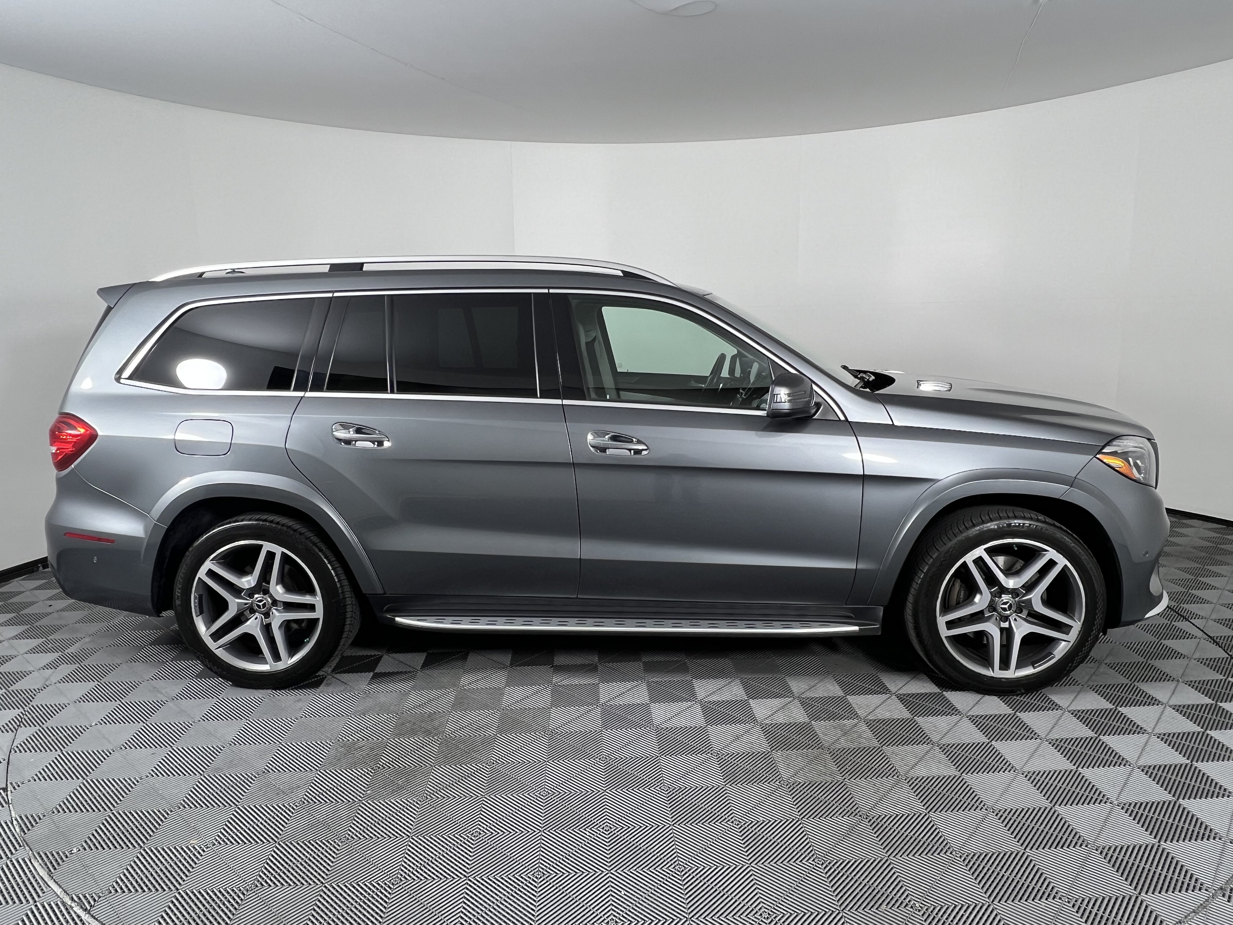 Used 2017 Mercedes-Benz GLS 550 4MATIC image 13
