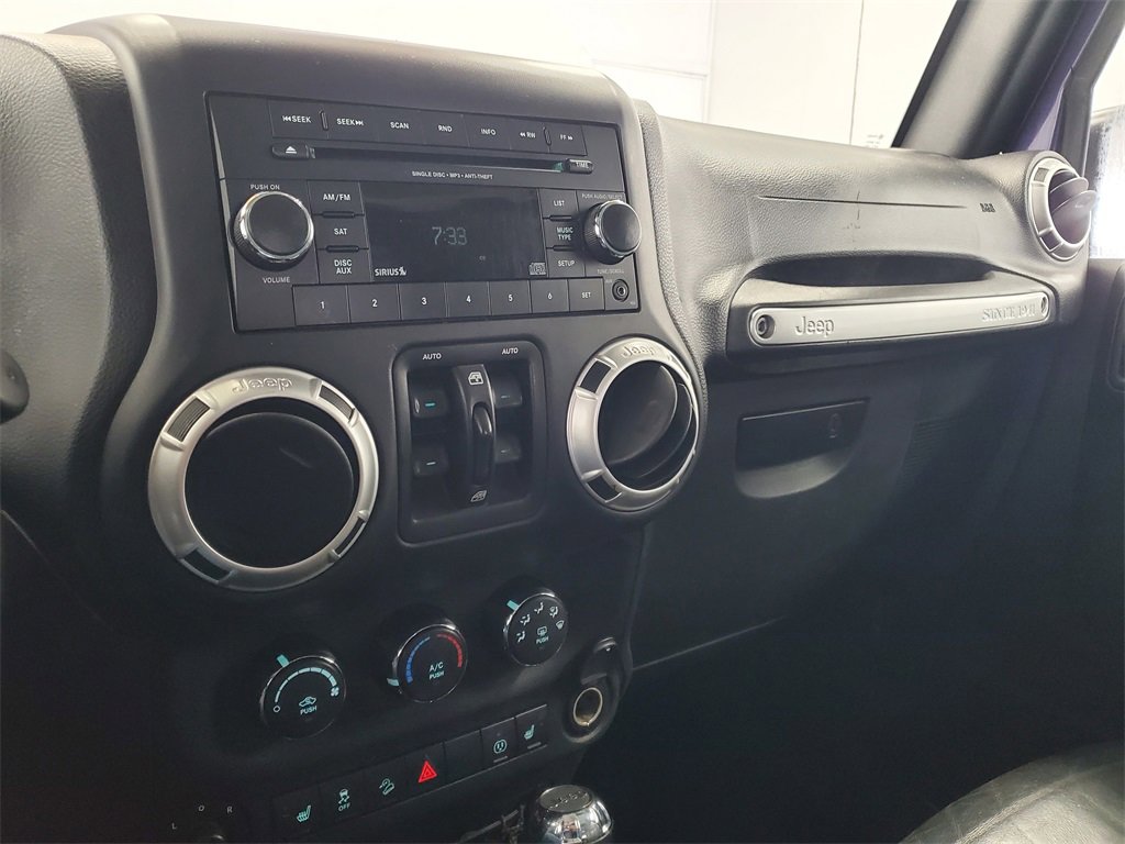 Used 2018 Jeep Wrangler Unlimited Rubicon w/ Cold Weather Group image 14