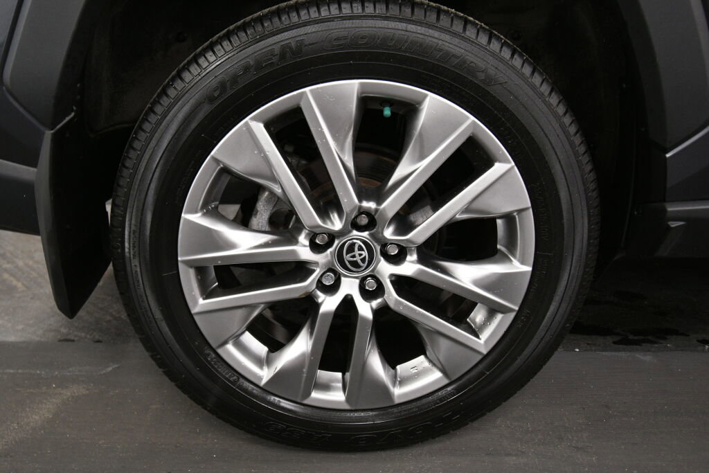 Used 2023 Toyota RAV4 XLE Premium AWD/4WD image 33