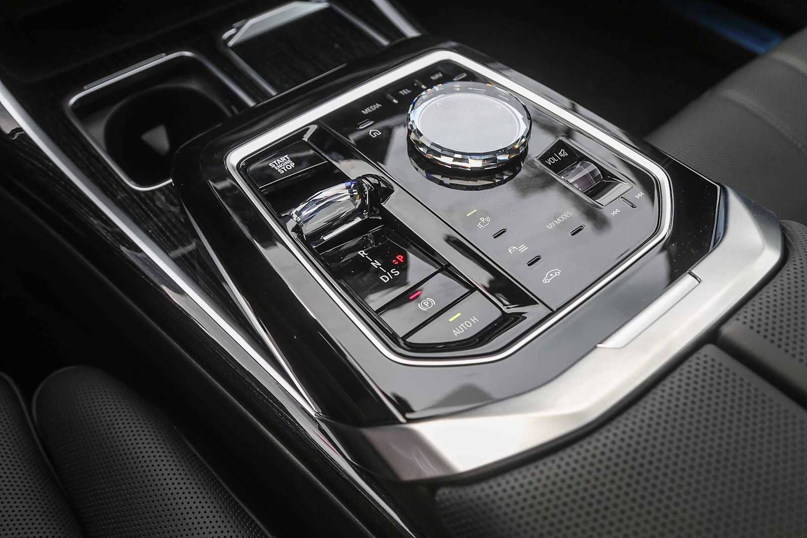 Used 2025 BMW 750e xDrive image 16