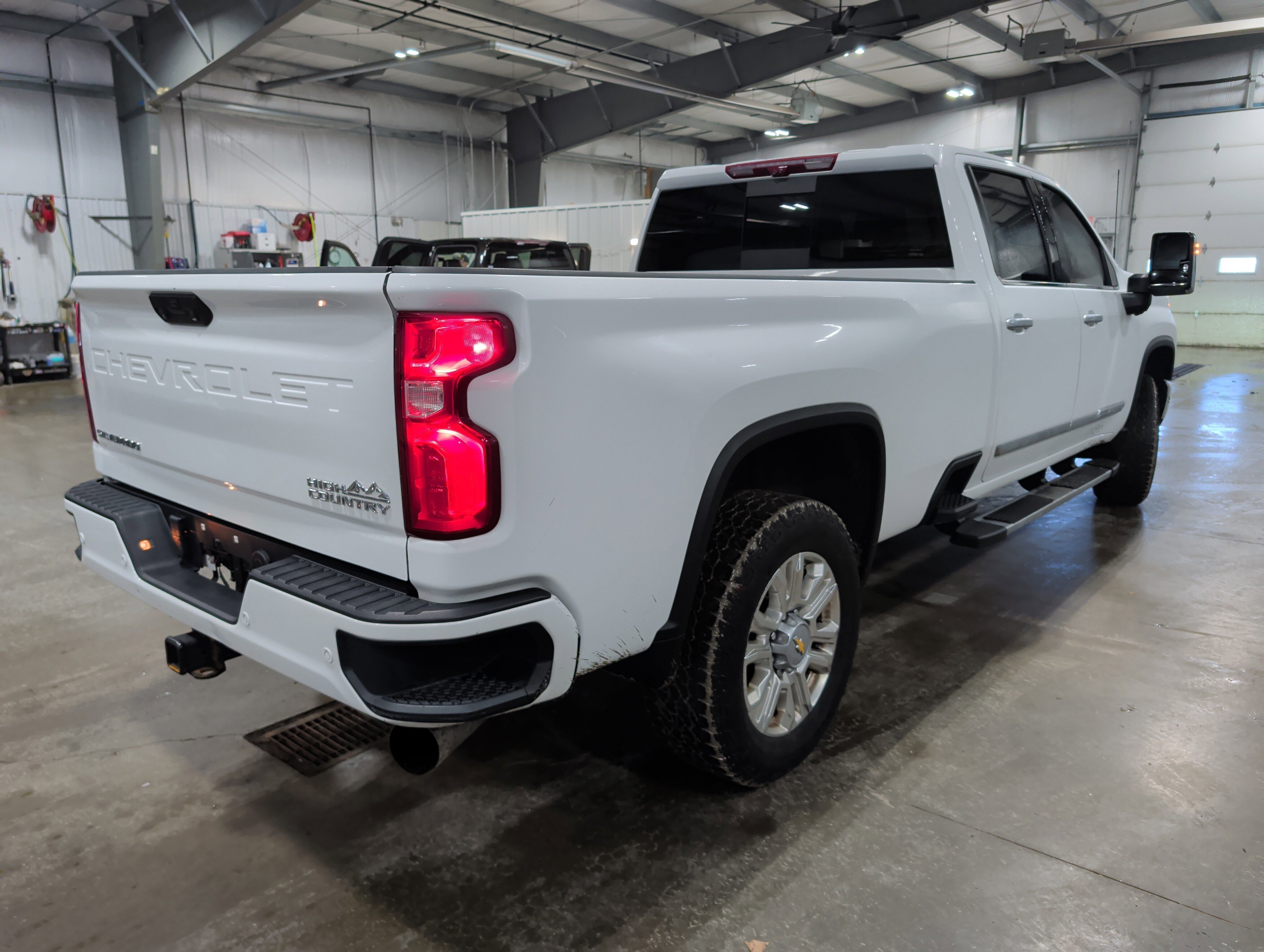 Used 2024 Chevrolet Silverado 3500 High Country w/ High Country Premium Package image 3