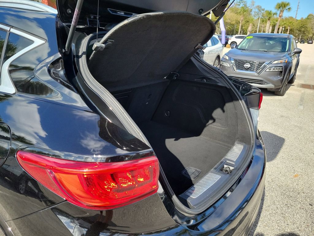 Used 2019 INFINITI QX30 image 9