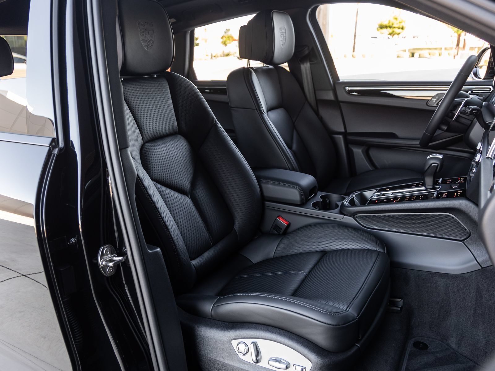 Certified 2026 Porsche Macan AWD/4WD image 44