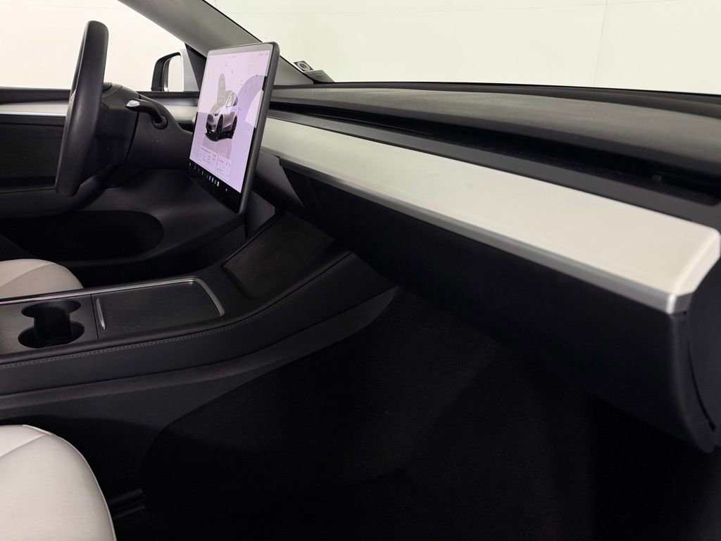 Used 2023 Tesla Model Y Long Range image 32
