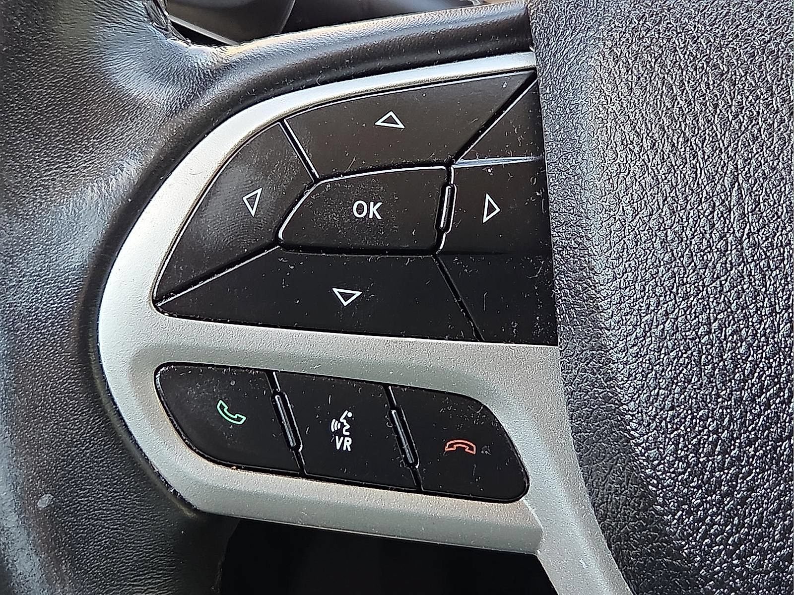 Used 2018 Jeep Cherokee Trailhawk AWD/4WD image 19