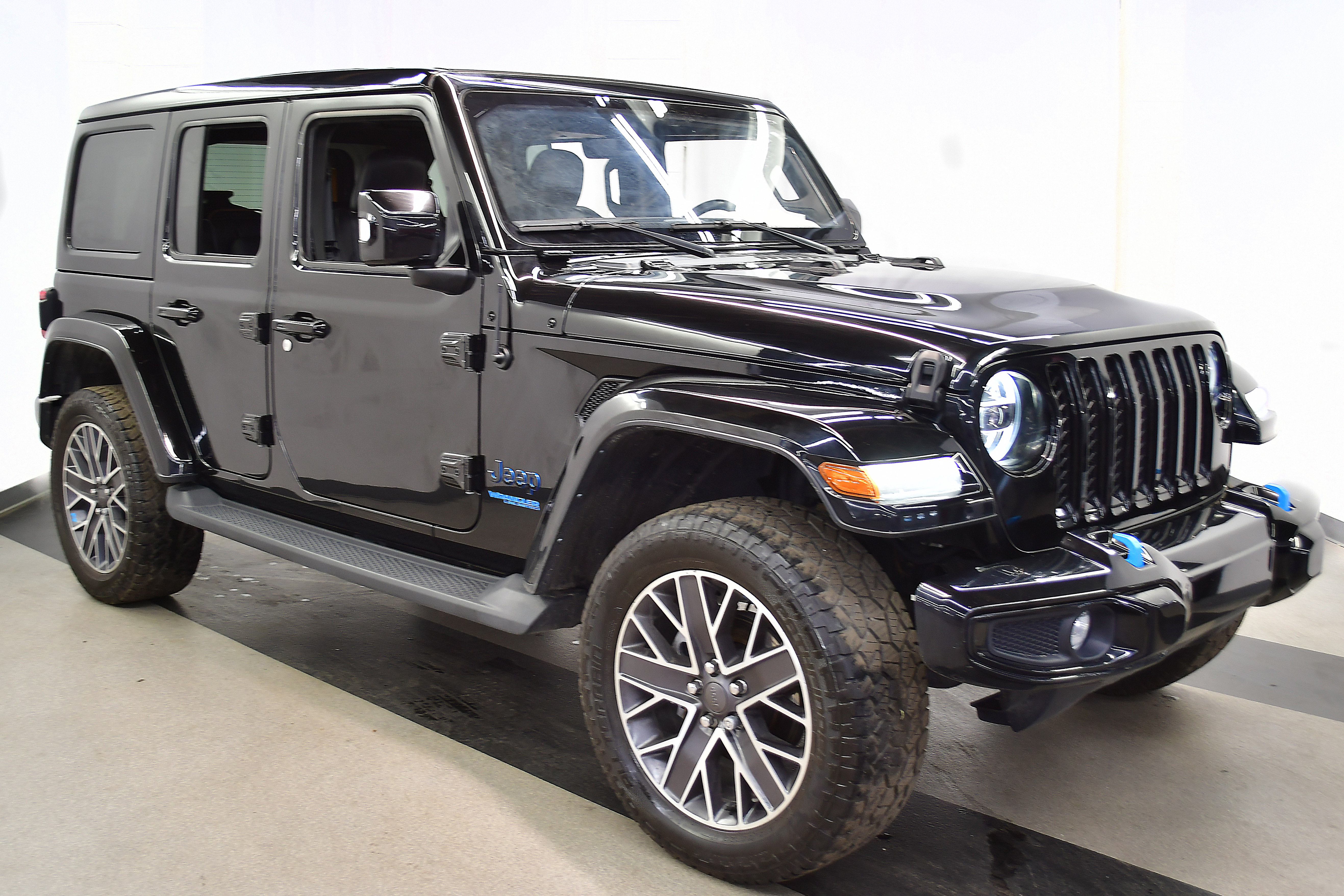 Used 2022 Jeep Wrangler Unlimited Sahara image 2