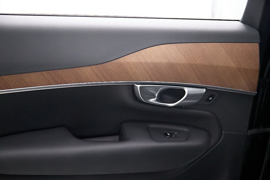 Certified 2024 Volvo XC90 T8 Plus AWD/4WD image 20