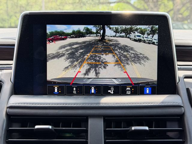 Used 2022 Chevrolet Suburban Z71 w/ Luxury Package AWD/4WD image 14