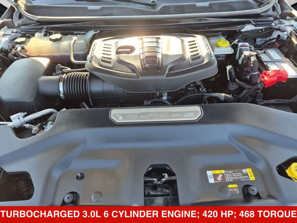 Used 2024 Jeep Wagoneer L Series II RWD image 14